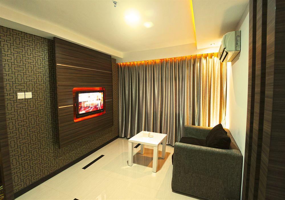 89 3* Batam
